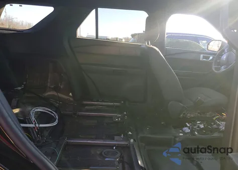 2023 Ford Explorer Police Interceptor z USA, uszkodzony, nr VIN 1FM5K8AB2PGA06345